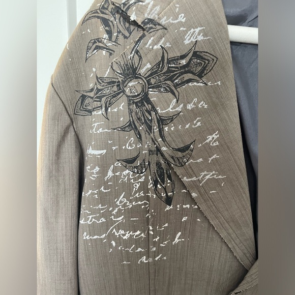 Roar 2-Button Blazer - Picture 2 of 5